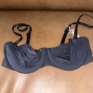 SKIMS smoothing strapless bra